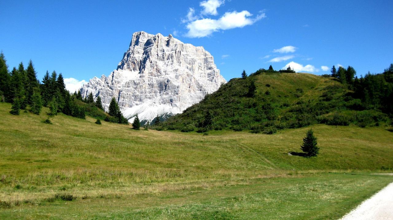 Garni La Rondine Hotel Selva di Cadore Kültér fotó