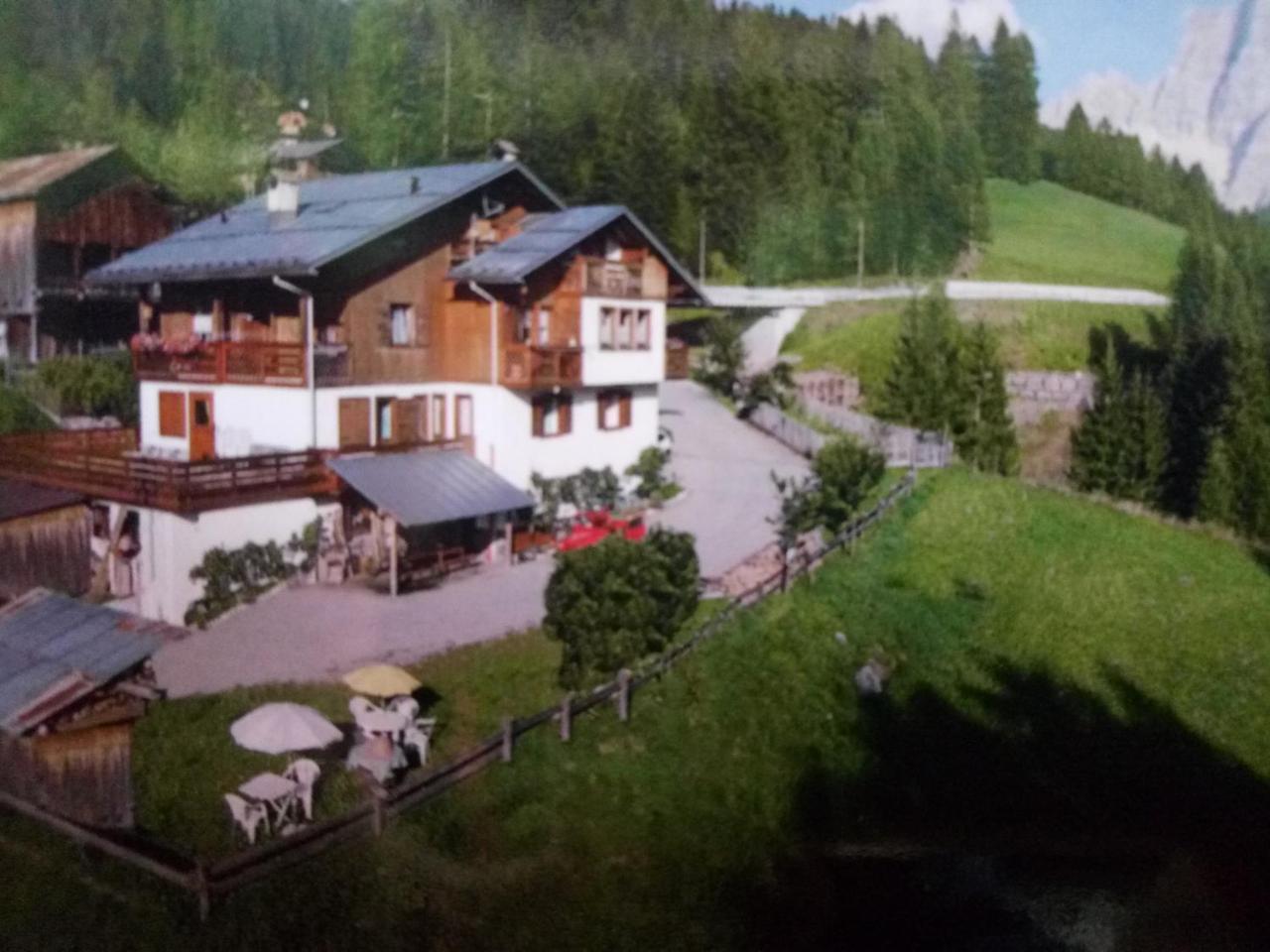 Garni La Rondine Hotel Selva di Cadore Kültér fotó